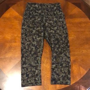 Lululemon Camo High Waisted Crop Leggings Size 4